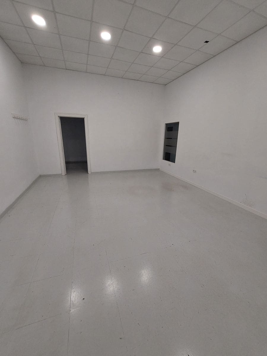 10 soveværelse Kontor til leje i Malaga by - € 3.700 (Ref: 9552459)