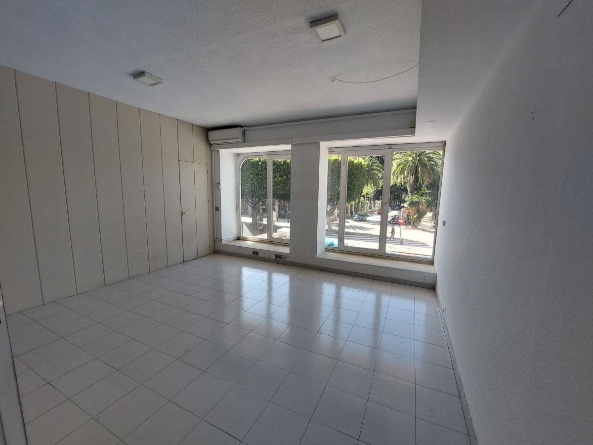 10 soveværelse Kontor til leje i Malaga by - € 3.700 (Ref: 9552459)