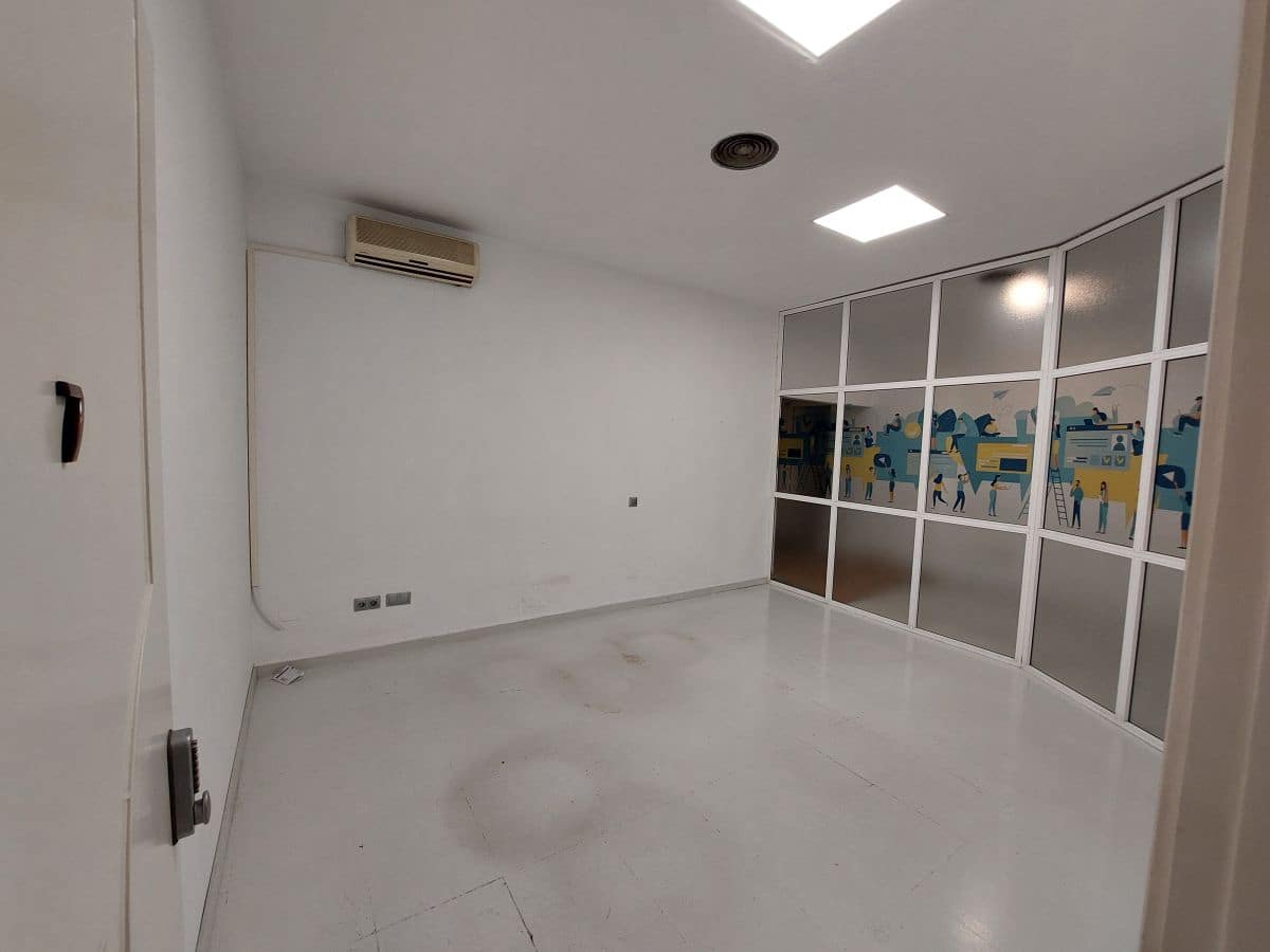 10 soveværelse Kontor til leje i Malaga by - € 3.700 (Ref: 9552459)