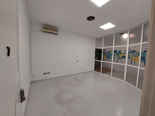 10 soveværelse Kontor til leje i Málaga by - € 3.700 (Ref: 9552459)