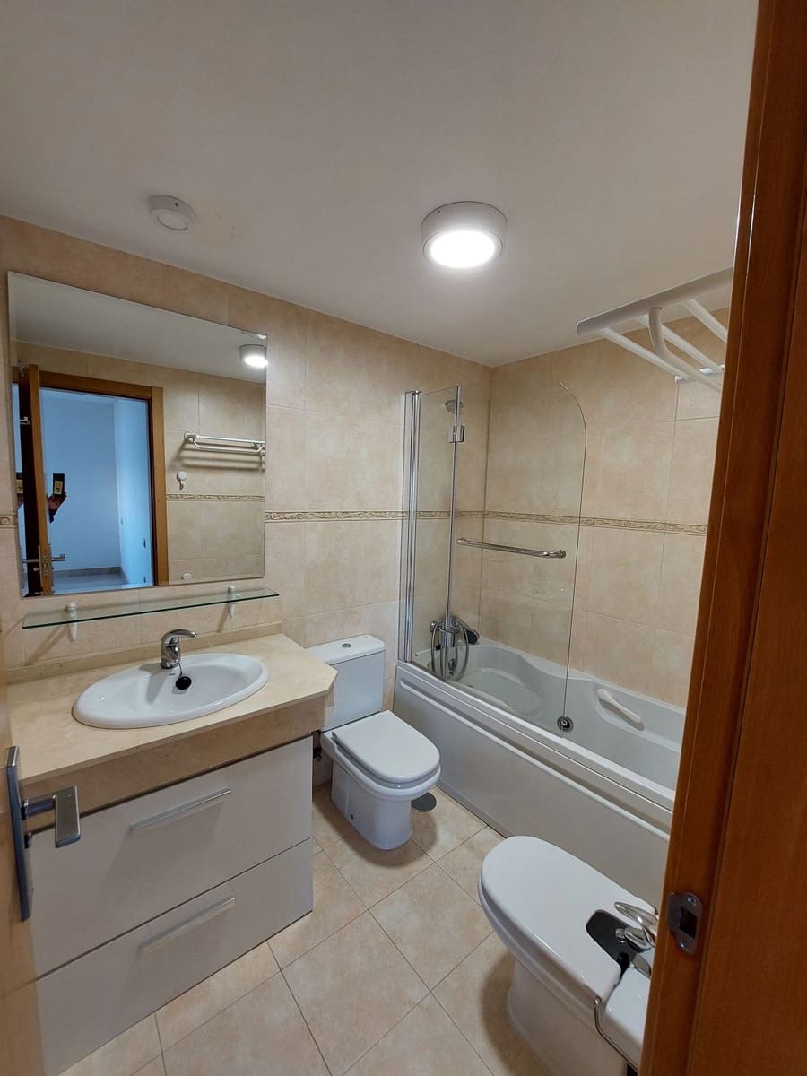 Piso de 3 habitaciones en Málaga ciudad en alquiler con garaje - 2.500 € (Ref: 9552460)