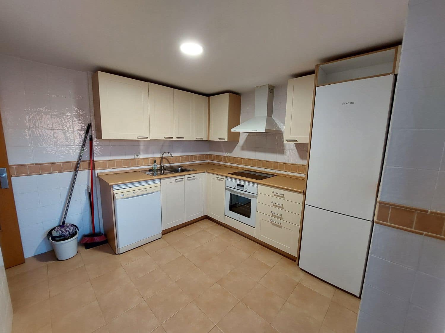 Piso de 3 habitaciones en Málaga ciudad en alquiler con garaje - 2.500 € (Ref: 9552460)
