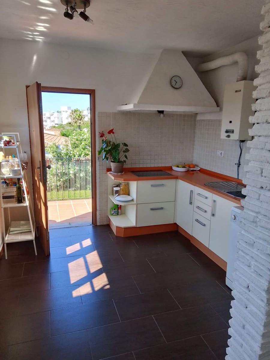 6 soverom Villa til salgs i Torreguadiaro - € 750 000 (Ref: 9552465)