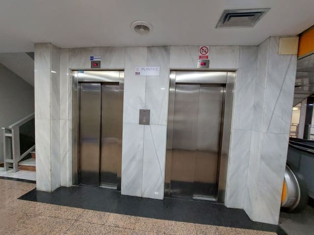 Kaupallinen vuokrattavana paikassa Málaga kaupunki - 450 € (Ref: 9552467)