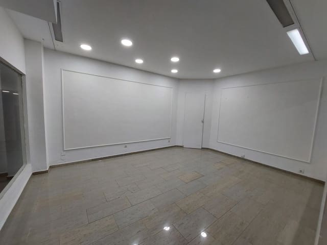 Kaupallinen vuokrattavana paikassa Málaga kaupunki - 450 € (Ref: 9552467)