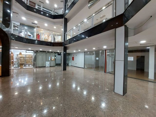 Kaupallinen vuokrattavana paikassa Málaga kaupunki - 450 € (Ref: 9552467)