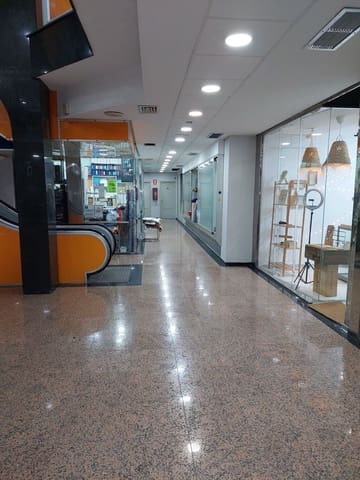 Kaupallinen vuokrattavana paikassa Málaga kaupunki - 450 € (Ref: 9552467)