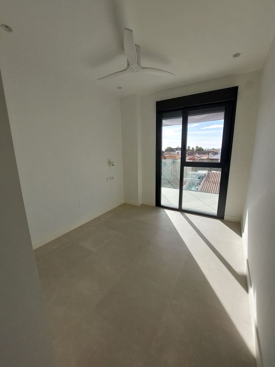 2 soveværelse Lejlighed til leje i Malaga by - € 2.200 (Ref: 9560897)