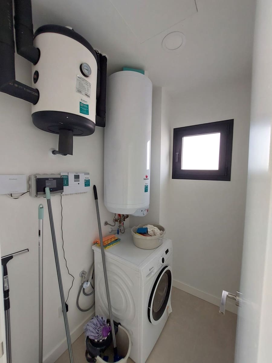 2 soveværelse Lejlighed til leje i Malaga by - € 2.200 (Ref: 9560897)