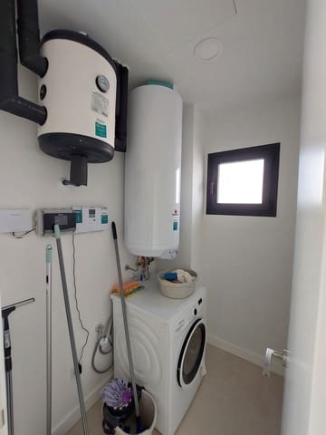 2 soveværelse Lejlighed til leje i Pedregalejo, Málaga by - € 2.200 (Ref: 9560897)