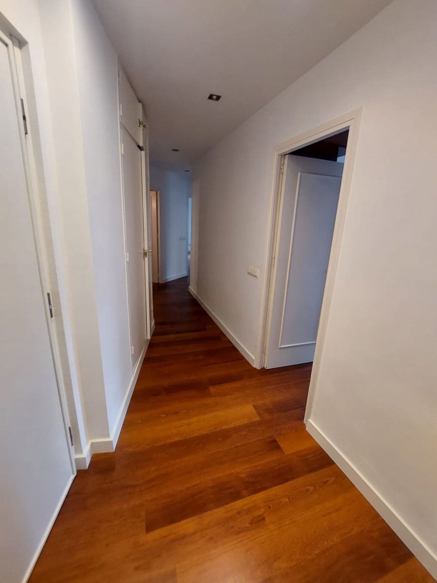 2 soveværelse Lejlighed til leje i Malaga by med garage - € 1.650 (Ref: 9570818)