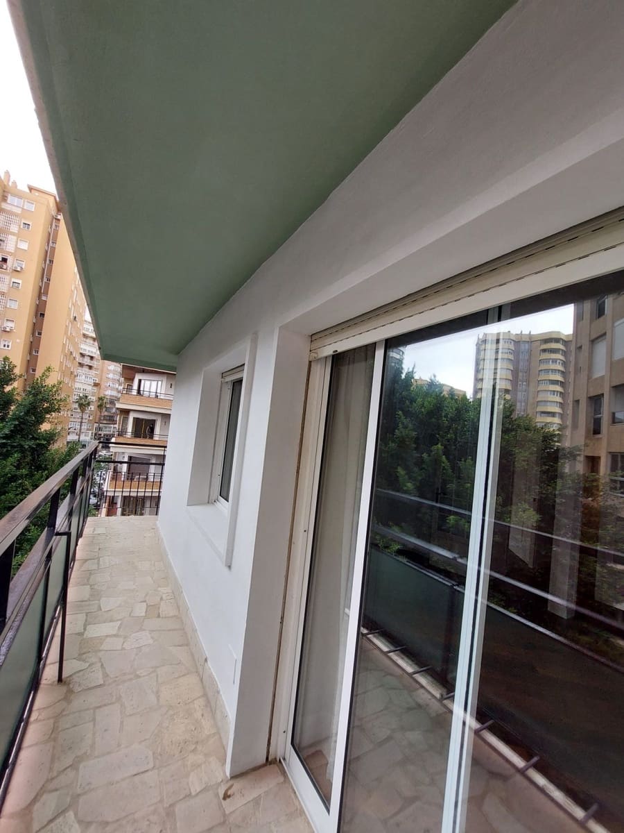 2 soveværelse Lejlighed til leje i Malaga by med garage - € 1.650 (Ref: 9570818)