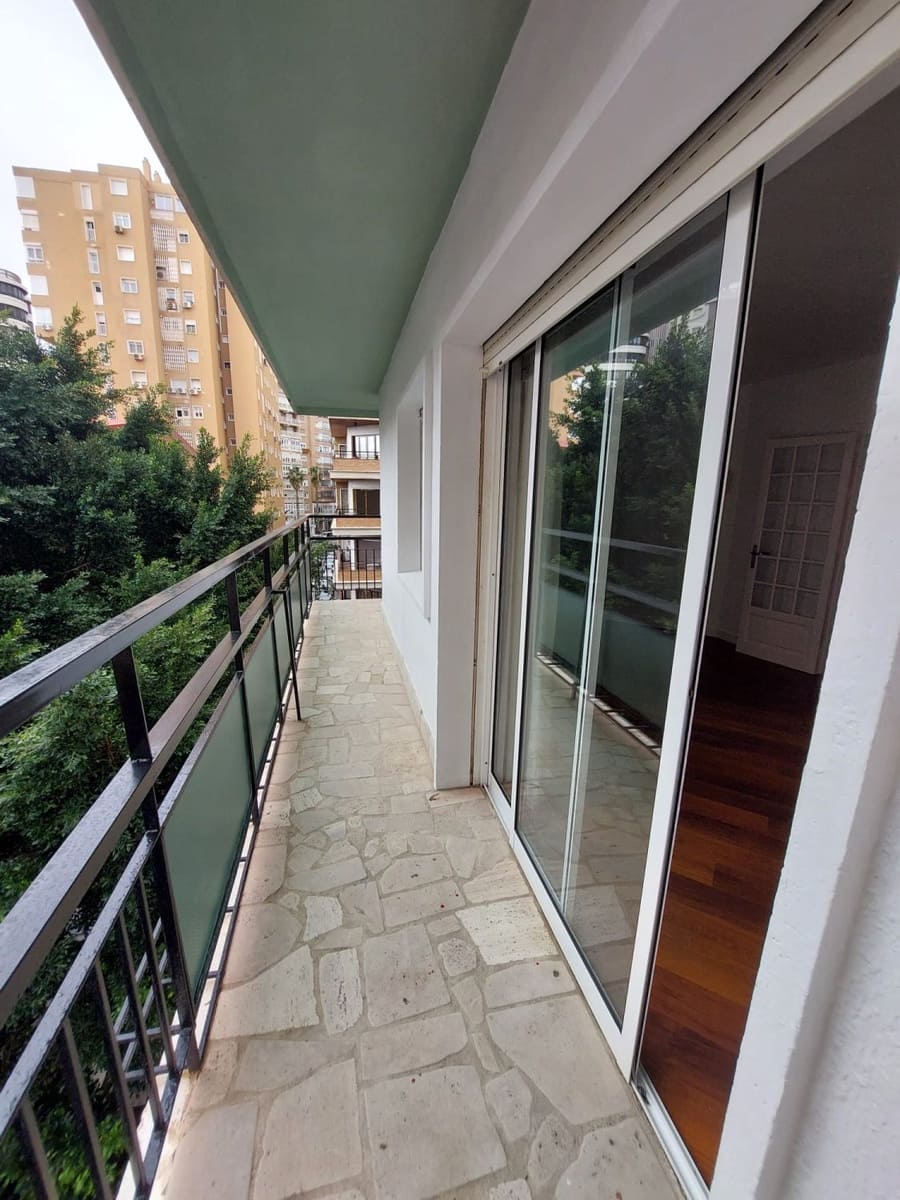 2 soveværelse Lejlighed til leje i Malaga by med garage - € 1.650 (Ref: 9570818)