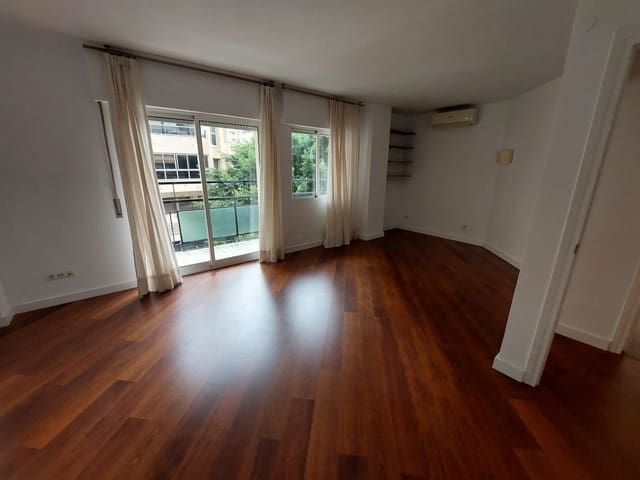 2 soveværelse Lejlighed til leje i La Malagueta, Málaga by med garage - € 1.650 (Ref: 9570818)