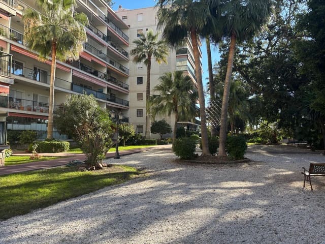 Piso de 4 habitaciones en Málaga ciudad en venta - 945.000 € (Ref: 9604685)