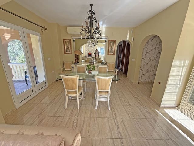 4 Zimmer Villa zu verkaufen in Pedreguer - 599.000 € (Ref: 9780815)