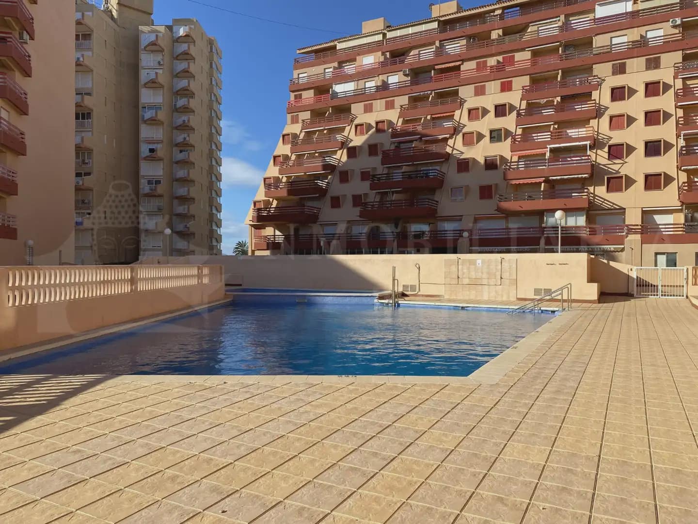 Piso de 3 habitaciones en La Manga del Mar Menor en venta con piscina garaje - 225.000 € (Ref: 10021382)