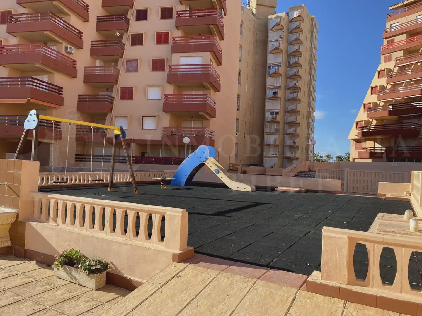 Piso de 3 habitaciones en La Manga del Mar Menor en venta con piscina garaje - 225.000 € (Ref: 10021382)