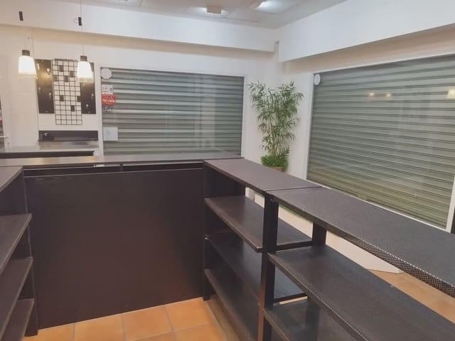 Erhverv til salg i La Manga del Mar Menor - € 115.000 (Ref: 9980578)