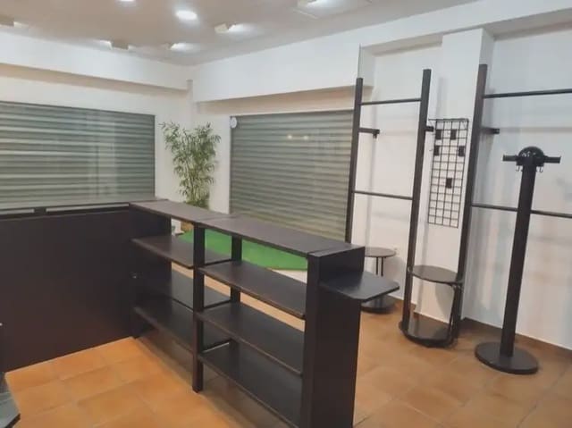 Erhverv til salg i La Manga del Mar Menor - € 115.000 (Ref: 9980579)