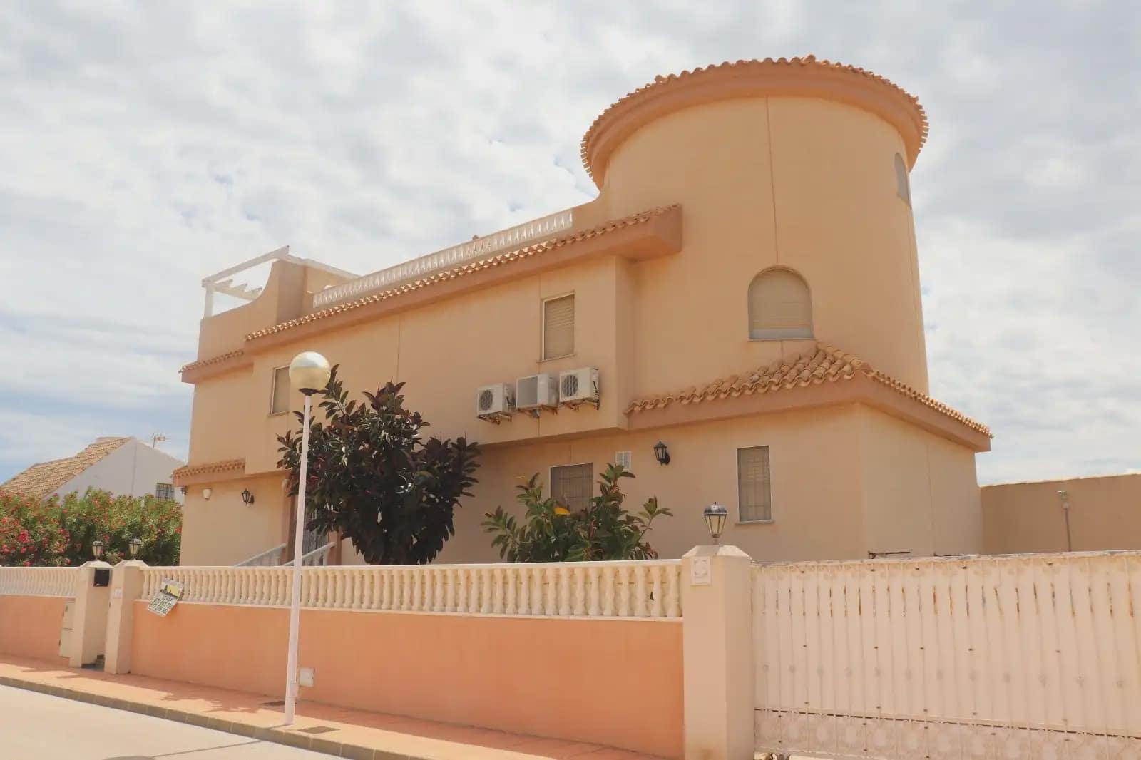 4 soverom Villa til salgs i La Manga del Mar Menor med svømmebasseng garasje - € 700 000 (Ref: 9980586)