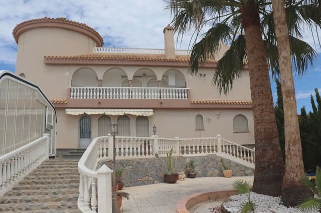 4 soverom Villa til salgs i La Manga del Mar Menor med svømmebasseng garasje - € 700 000 (Ref: 9980586)