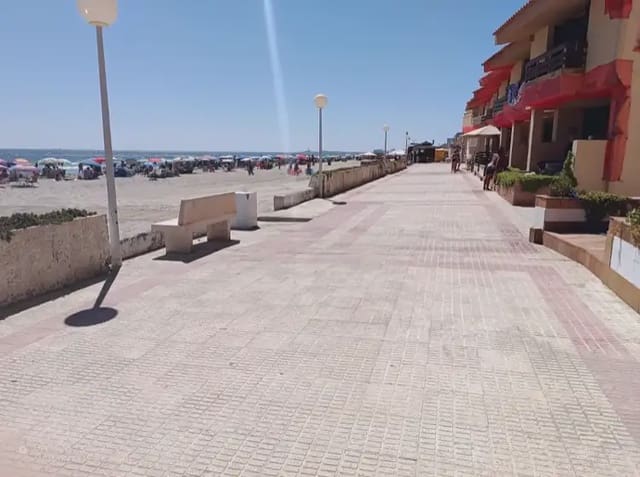 4 soverom Strandleiligheter til salgs i La Manga del Mar Menor med svømmebasseng garasje - € 328 000 (Ref: 9980588)