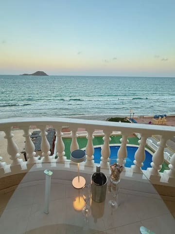 1 soverom Strandleiligheter til salgs i La Manga del Mar Menor med svømmebasseng garasje - € 192 000 (Ref: 9980590)