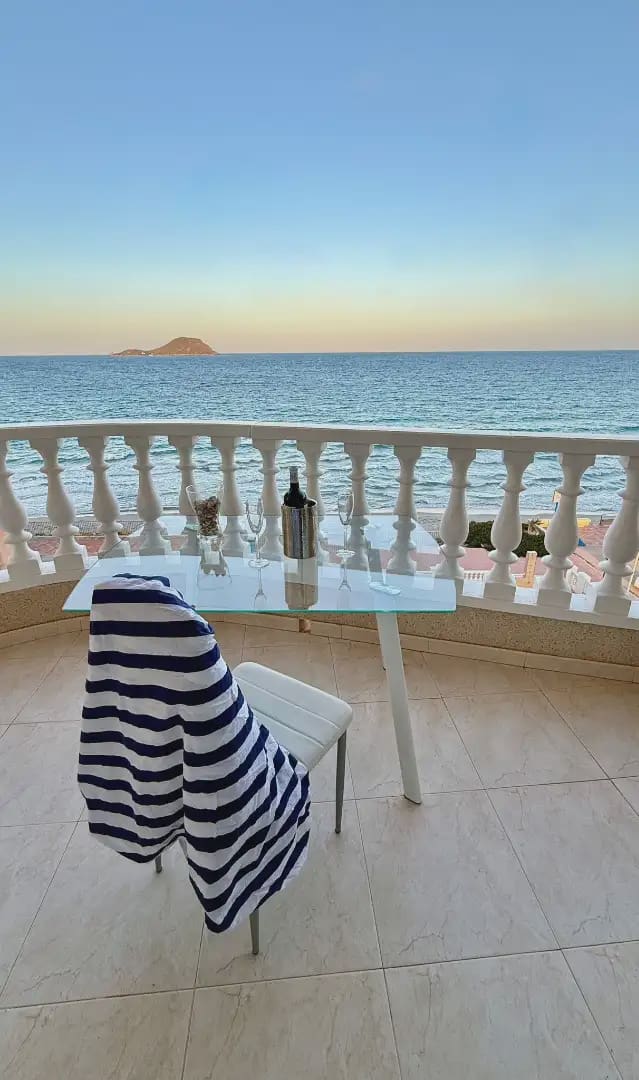1 soverom Strandleiligheter til salgs i La Manga del Mar Menor med svømmebasseng garasje - € 192 000 (Ref: 9980590)