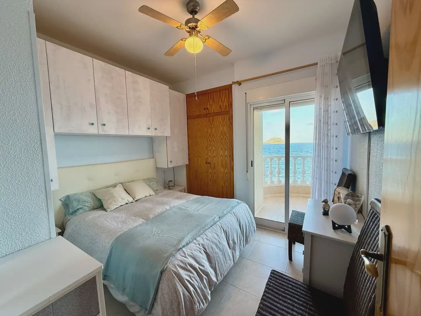 1 soverom Strandleiligheter til salgs i La Manga del Mar Menor med svømmebasseng garasje - € 192 000 (Ref: 9980590)