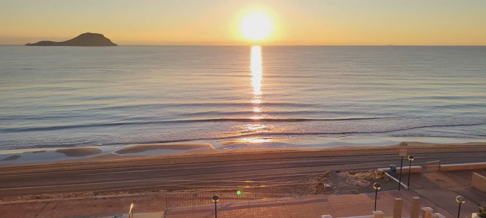 1 soverom Strandleiligheter til salgs i La Manga del Mar Menor med svømmebasseng garasje - € 192 000 (Ref: 9980590)
