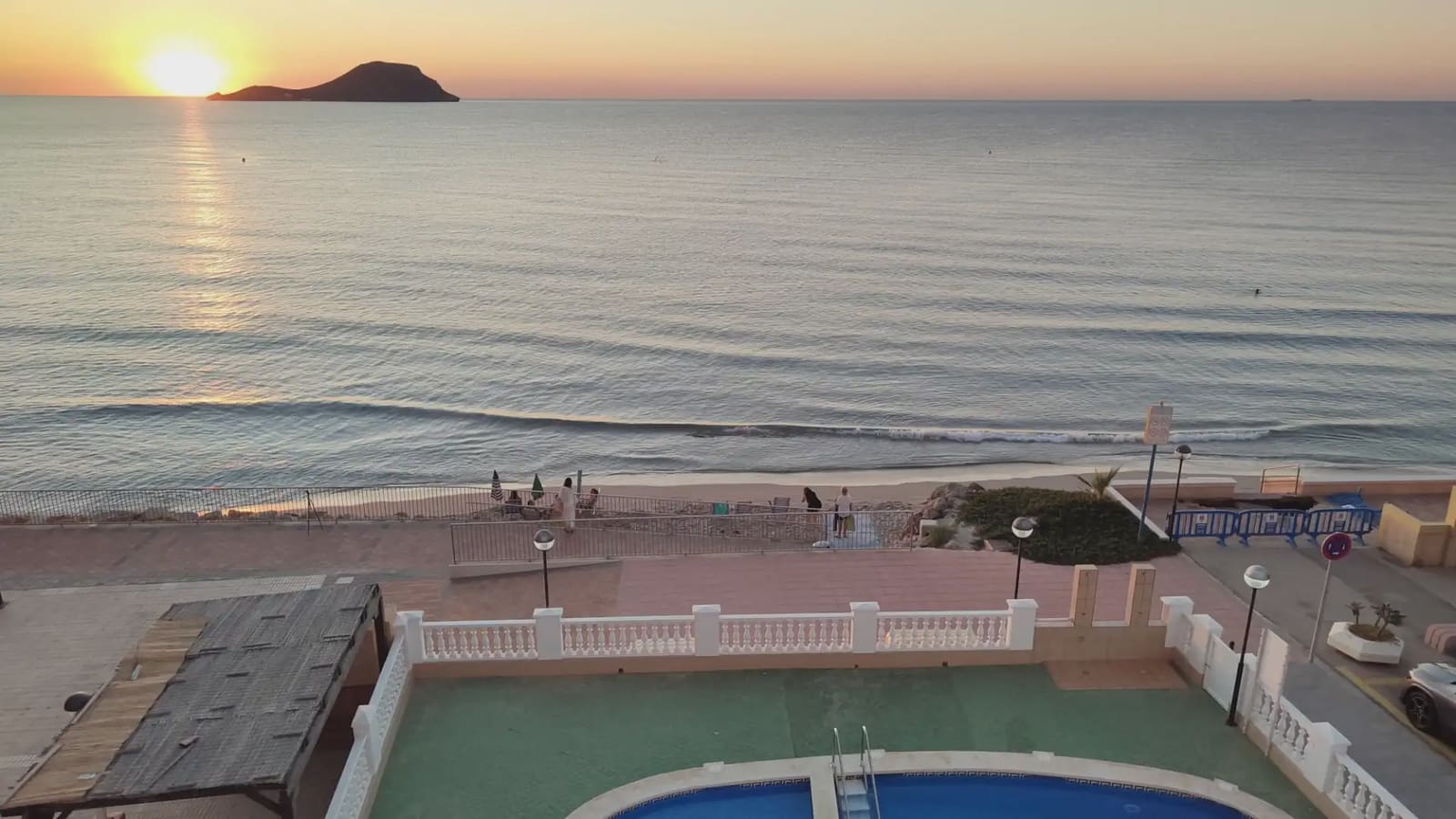 1 soverom Strandleiligheter til salgs i La Manga del Mar Menor med svømmebasseng garasje - € 192 000 (Ref: 9980590)