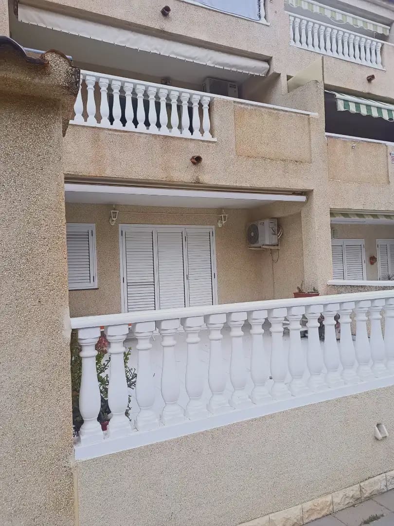 2 soverom Strandleiligheter til salgs i La Manga del Mar Menor med svømmebasseng garasje - € 185 000 (Ref: 9980591)