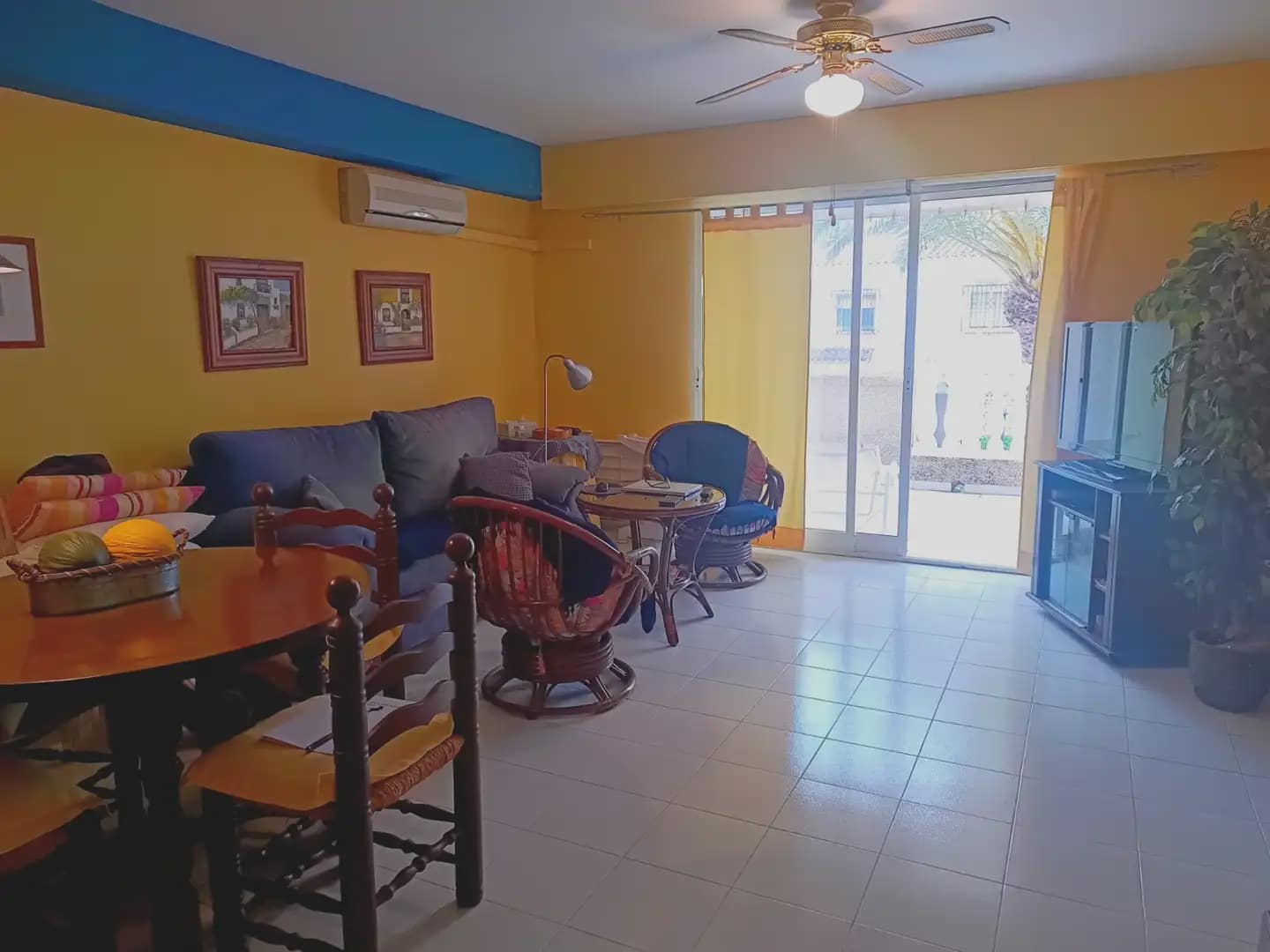 2 soverom Strandleiligheter til salgs i La Manga del Mar Menor med svømmebasseng garasje - € 185 000 (Ref: 9980591)