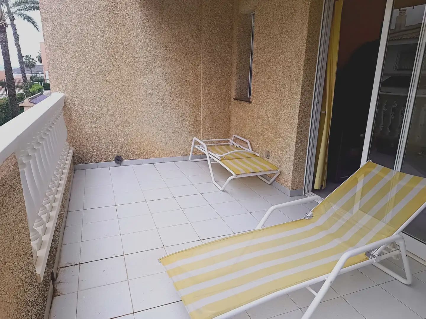 2 soverom Strandleiligheter til salgs i La Manga del Mar Menor med svømmebasseng garasje - € 185 000 (Ref: 9980591)