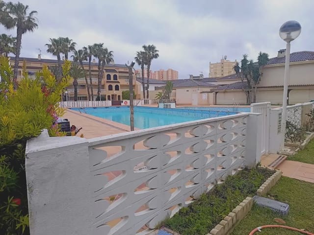 2 soverom Strandleiligheter til salgs i La Manga del Mar Menor med svømmebasseng garasje - € 185 000 (Ref: 9980591)