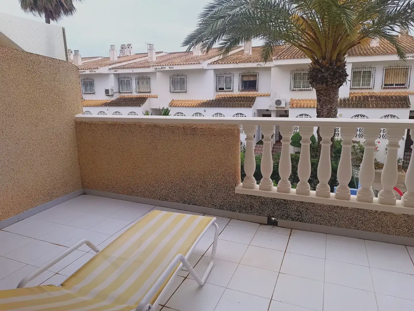 2 soverom Strandleiligheter til salgs i La Manga del Mar Menor med svømmebasseng garasje - € 185 000 (Ref: 9980591)