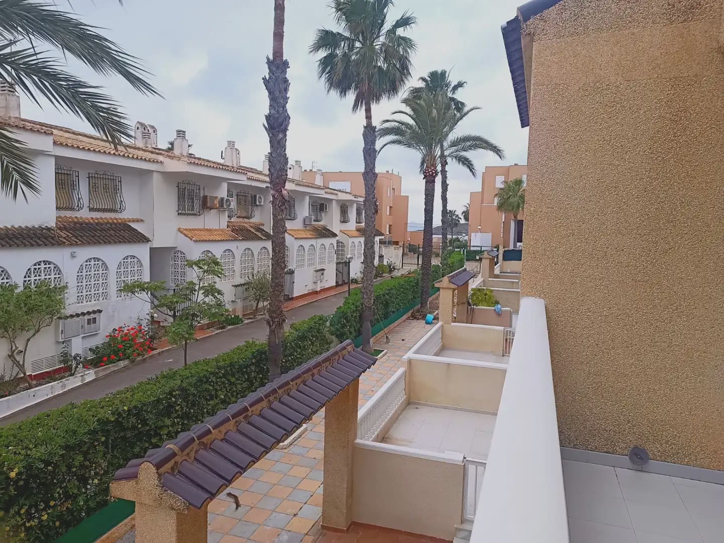2 soverom Strandleiligheter til salgs i La Manga del Mar Menor med svømmebasseng garasje - € 185 000 (Ref: 9980591)