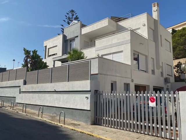 6 soverom Villa til salgs i La Manga del Mar Menor med svømmebasseng garasje - € 625 000 (Ref: 9980592)