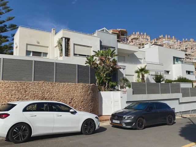 6 soverom Villa til salgs i La Manga del Mar Menor med svømmebasseng garasje - € 625 000 (Ref: 9980592)