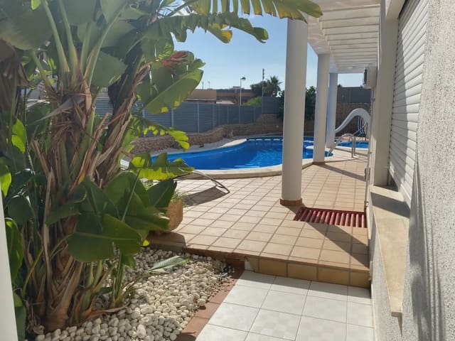 6 soverom Villa til salgs i La Manga del Mar Menor med svømmebasseng garasje - € 625 000 (Ref: 9980592)