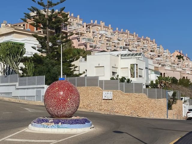 6 soverom Villa til salgs i La Manga del Mar Menor med svømmebasseng garasje - € 625 000 (Ref: 9980592)