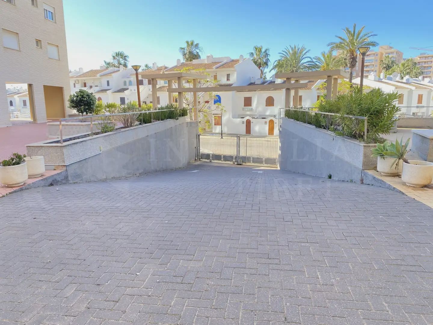 2 slaapkamer Appartement te koop in La Manga del Mar Menor met zwembad garage - € 182.000 (Ref: 9980605)