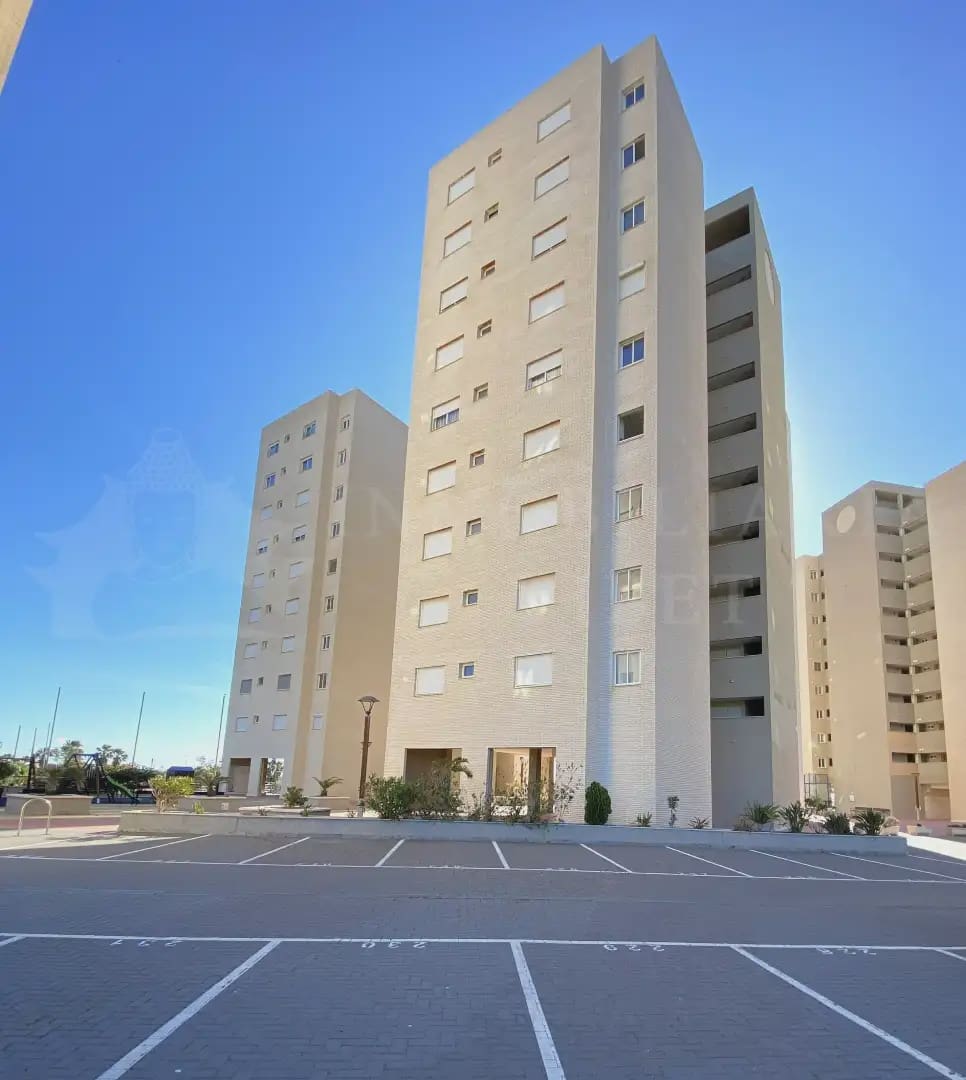 2 slaapkamer Appartement te koop in La Manga del Mar Menor met zwembad garage - € 182.000 (Ref: 9980605)