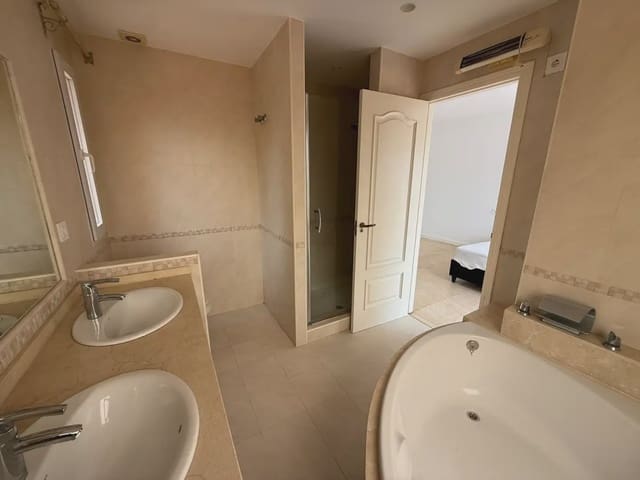 3 soverom Villa til salgs i La Manga del Mar Menor med svømmebasseng garasje - € 490 000 (Ref: 9980608)