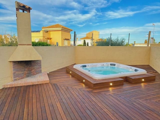 3 soverom Villa til salgs i La Manga del Mar Menor med svømmebasseng garasje - € 490 000 (Ref: 9980608)