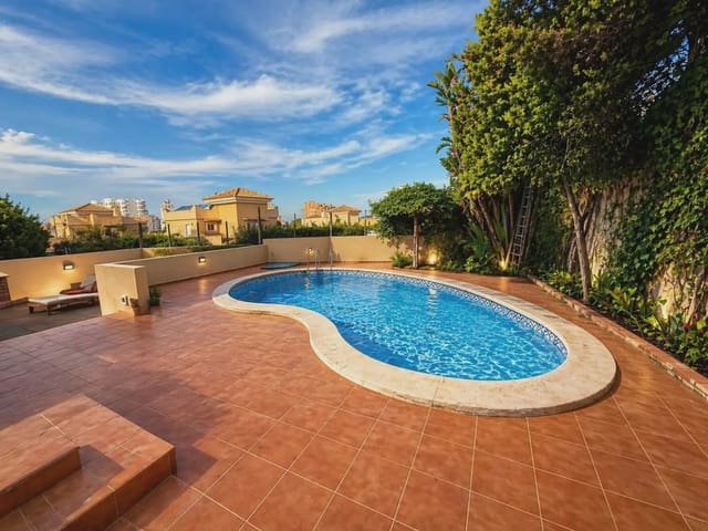 3 soverom Villa til salgs i La Manga del Mar Menor med svømmebasseng garasje - € 490 000 (Ref: 9980608)