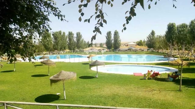 3 slaapkamer Stacaravan te koop in Humilladero met zwembad - € 45.760 (Ref: 8994287)