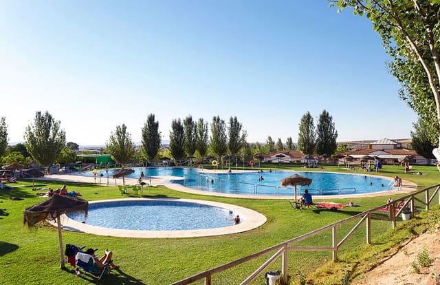 2 bedroom Mobile Home for sale in Humilladero with pool - € 40,160 (Ref: 9144552)