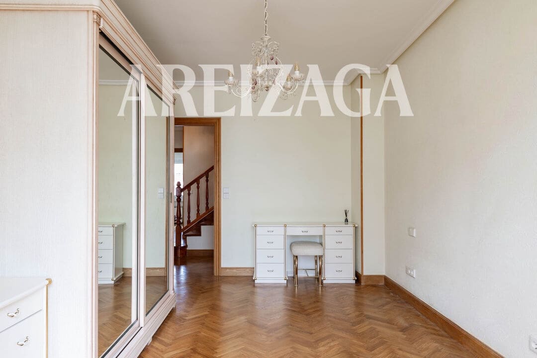 4 bedroom Townhouse for sale in Donostia-San Sebastian with pool - € 1,540,000 (Ref: 10008020)